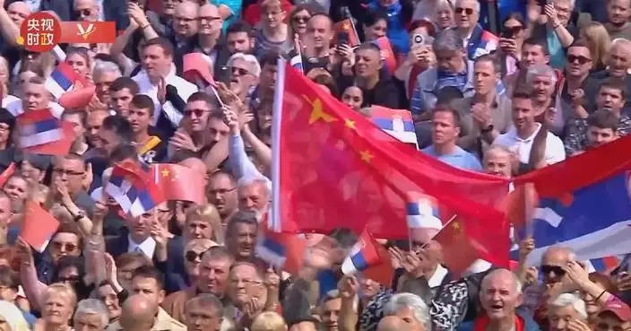 Huge crowd gathers to greet President Xi in Belgrade