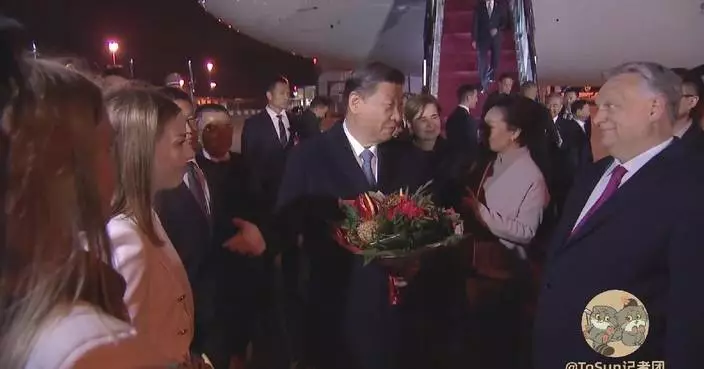 Young Hungarian student enjoys reunion with President Xi after 15 years