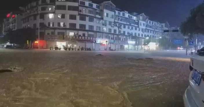 Heavy rainfall pounds county in Guangxi, submerging main roads, disrupting traffic