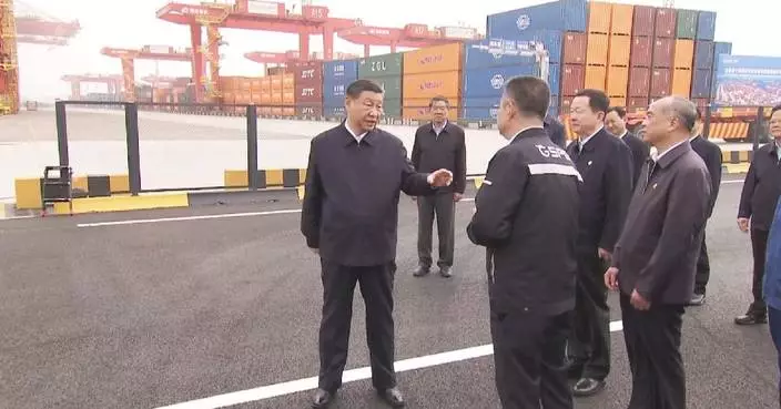 Xi visits Rizhao Port in Shandong
