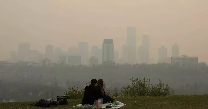 Wildfire in Canada&#8217;s British Columbia forces thousands to evacuate. Winds push smoke into Alberta
