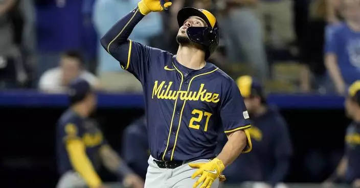 Willy Adames calls his shot, hits go-ahead 3-run homer with 2 outs in ninth as Brewers beat KC, 6-5