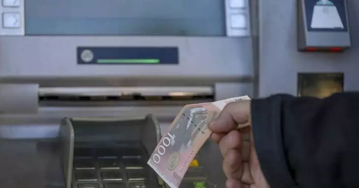 EU reprimands Kosovo&#8217;s move to close down Serb bank branches over the use of the dinar currency