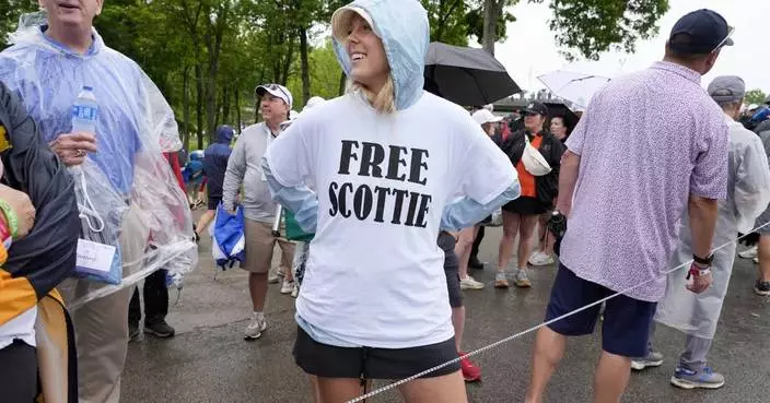 After starting his day in jail, Scheffler finds peace on the course and a chance to win, too