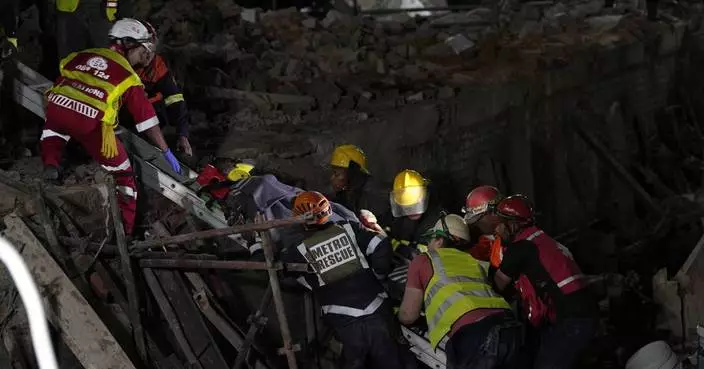 South Africa ends rescue efforts at collapsed building and revises figures: 33 dead, no more missing