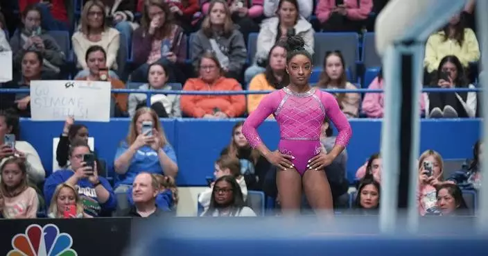 Simone Biles shines in return while Gabby Douglas scratches after a shaky start at the U.S. Classic