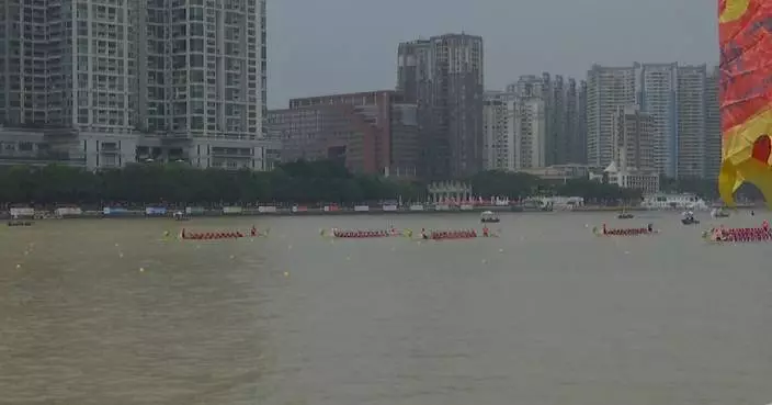 Guangzhou hosts annual international dragon boat invitational tournament