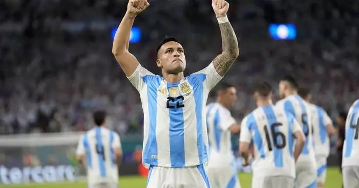 Lautaro Martínez scores twice and Argentina playing without Messi beats Peru 2-0 to end group play