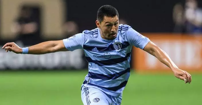 Longtime Sporting KC midfielder Roger Espinoza officially retires from pro soccer