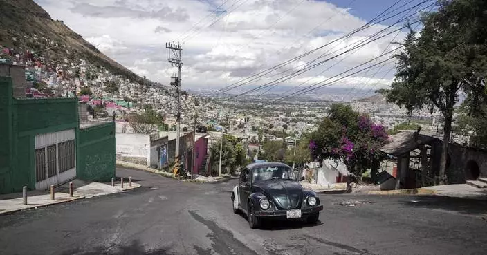 A Mexico City neighborhood keeps the iconic Volkswagen Beetle alive