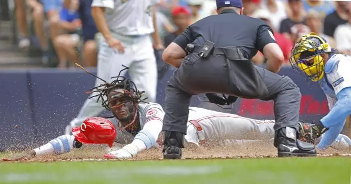 Reds&#8217; Elly De La Cruz scores all the way from second when pickoff throw goes into outfield