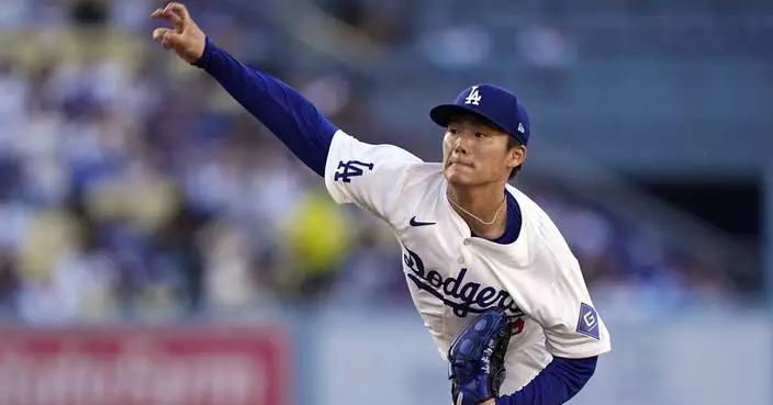 Dodgers&#8217; Yoshinobu Yamamoto leaves start vs. Kansas City after 2 innings due to triceps tightness