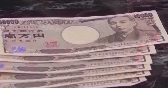 Japanese yen sinks to record low against euro
