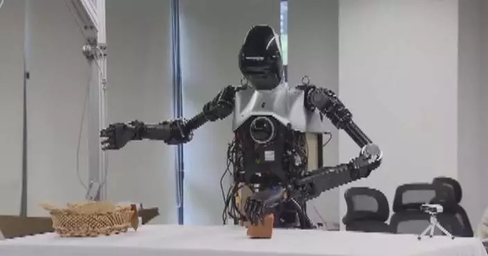 Life-size humanoid robot Qinglong shows off skills as it debuts at WAIC 2024