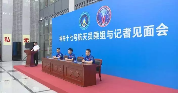 Returned Shenzhou-17 crew meet with public