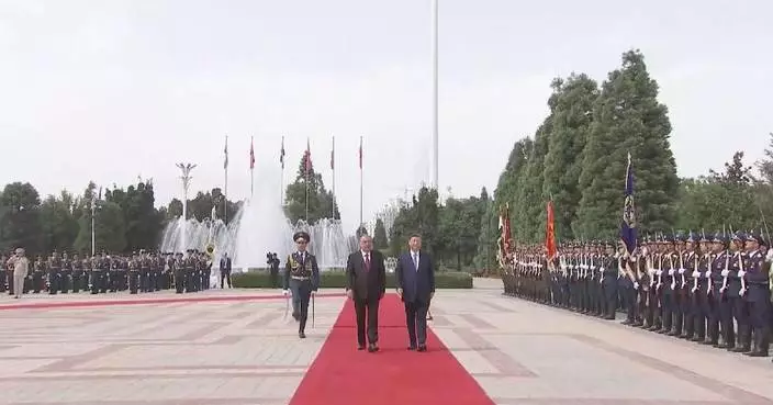Xi reviews Tajik guard of honor