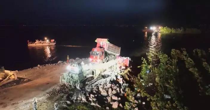 All-out emergency repair efforts underway after dike breach in China&#8217;s second-largest freshwater lake