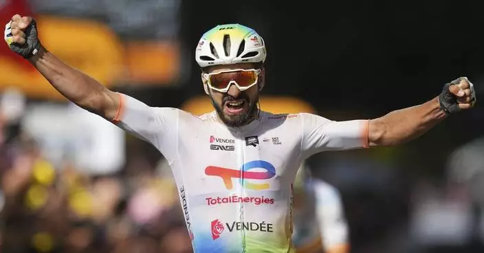 Frenchman Anthony Turgis wins tough Tour de France stage on gravel roads, Pogacar keeps the lead