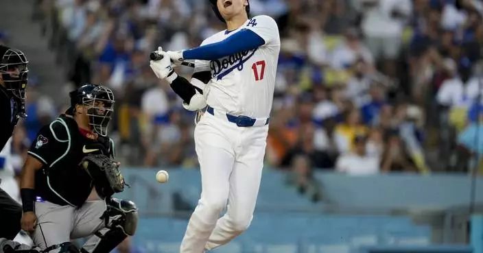 Teoscar Hernández singles in go-ahead run in 9th, lifting Dodgers over D-backs, 6-5