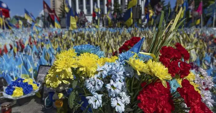 Despite hardships brought by war, flowers fill Kyiv and other Ukrainian cities