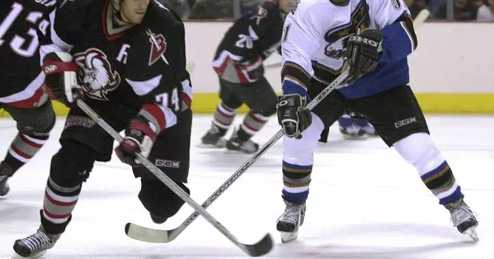 Former NHL enforcer Stephen Peat dies 2 weeks after being hit by a car while crossing street