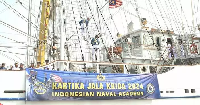 Indonesian naval training ship visits Shanghai