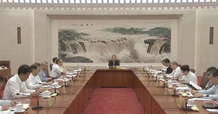 Senior Chinese lawmakers meet at legislative session