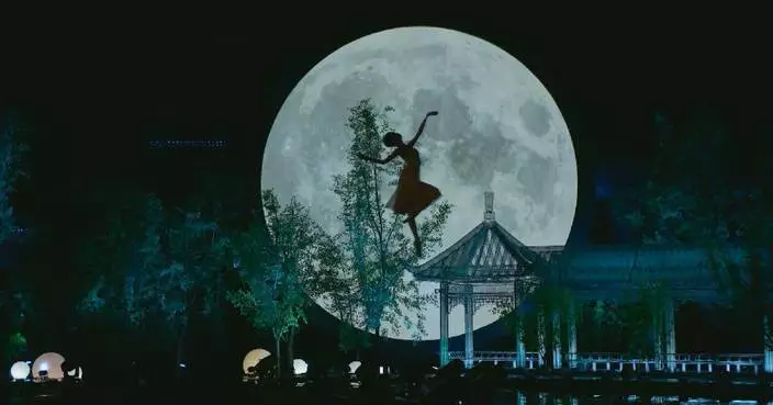 CMG unveils moon-shaped, dreamlike stage of Mid-Autumn Festival Gala