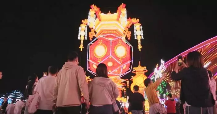 Dazzling lantern shows, traditional performances take center stage amid Mid-Autumn Festival holiday