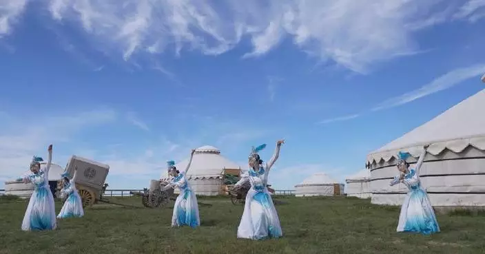 Artists of Ulan Muqir art troupe make dedicated performances for grassroots herdsmen