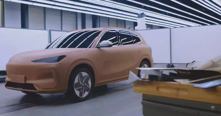 Belgian vlogger uncovers fast development of China's NEV industry