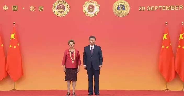 Xi presents friendship medal to Dilma Rousseff