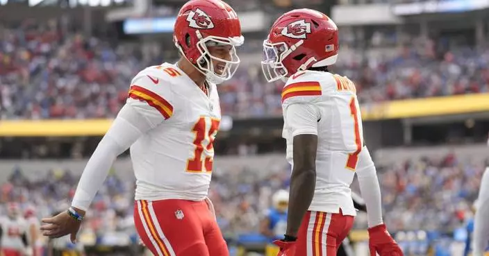 Patrick Mahomes and Travis Kelce help Chiefs rally for 17-10 win over Chargers