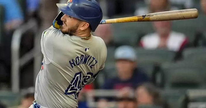 Horwitz, Berrios help Blue Jays win 9-5, knock Braves out of wild-card spot