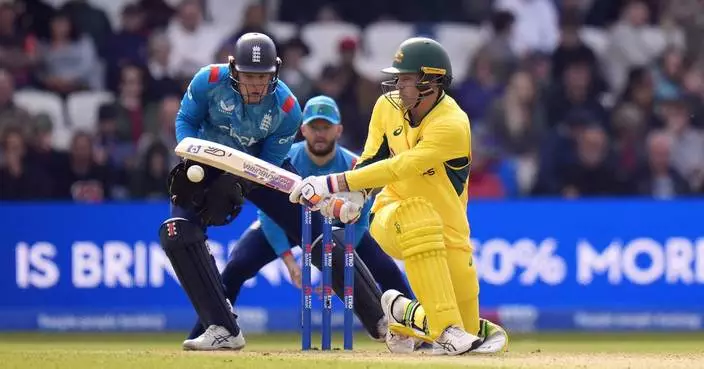 Alex Carey provides late flourish with 74 to lift Australia to 270 against England in 2nd ODI