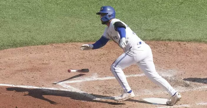 Nathan Lukes&#8217; double in 8th pushes Blue Jays past Cardinals 3-2 to complete 3-game sweep