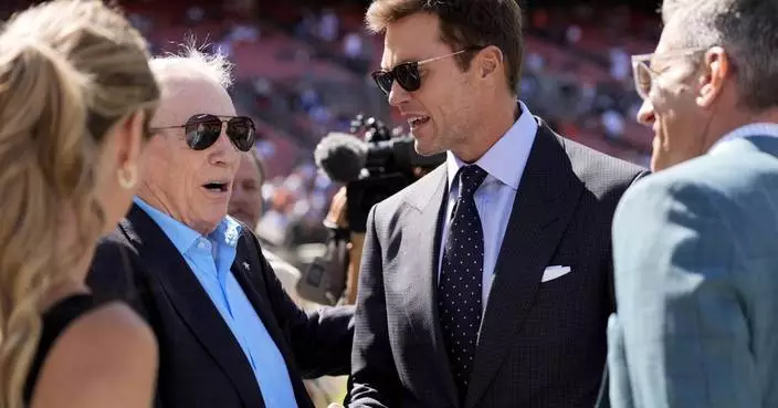 Tom Brady takes awkward first steps in his transition from the football field to the TV booth