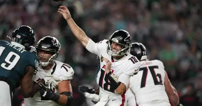 Cousins caps winning drive with TD pass to London as Falcons rally past Eagles 22-21