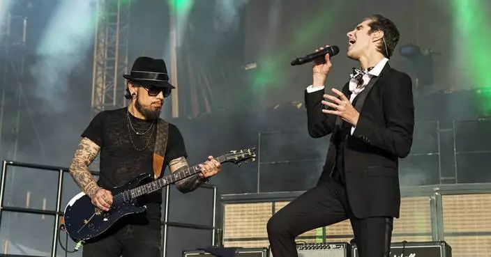 Wife of Jane's Addiction frontman says tension and animosity led to onstage scuffle