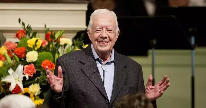 Jimmy Carter receives Holbrooke award from Dayton Literary Peace Prize Foundation