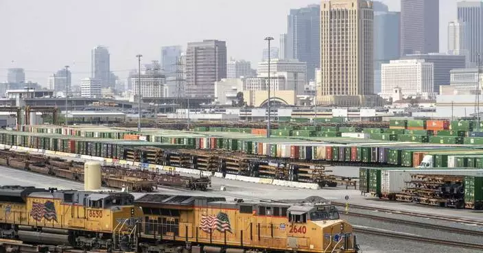 Railroads and regulators must address the dangers of long trains, report says