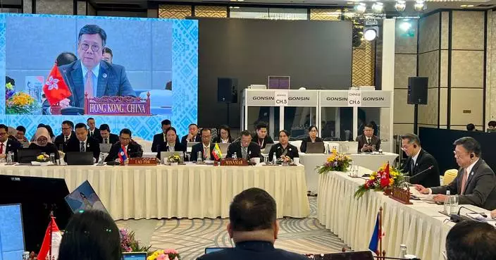 ASEAN Economic Ministers and Hong Kong Discuss Trade Agreements and Digital Economy Opportunities in Vientiane Meeting.