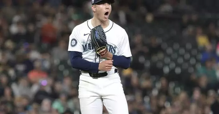 Bryan Woo carries a perfect game into the 7th inning as the Mariners top the Padres 5-2