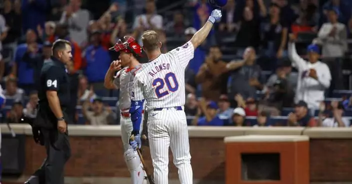 Mets&#8217; Pete Alonso tips helmet to Citi Field fans after prompting from home plate umpire