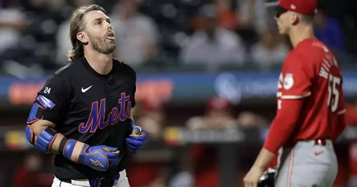 Mets&#8217; Jeff McNeil breaks his wrist and will miss the rest of the regular season