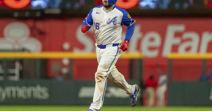 D&#8217;Arnaud hits a walk-off homer as Braves keep up their playoff push with a 2-1 win over Royals