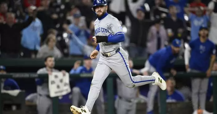 Royals seize on throwing error in 10th to beat Nationals 1-0 and hold on to 2nd AL wild card