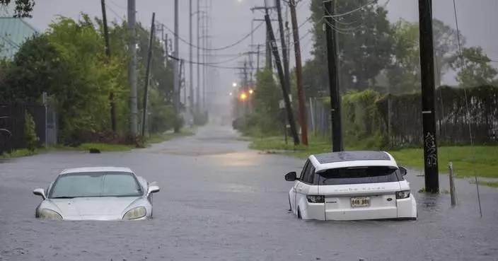 An ER nurse says it was &#8216;second nature&#8217; to rescue a man trapped in hurricane floodwaters