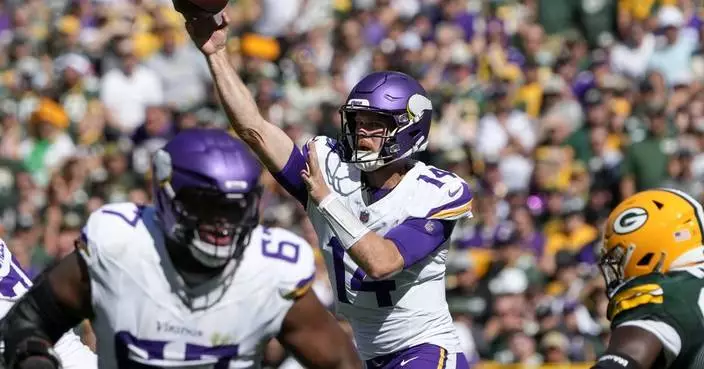 Sam Darnold and undefeated Vikings dominate first half and hang on to beat Packers 31-29