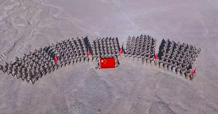 Chinese troops hold flag-raising ceremony to celebrate National Day